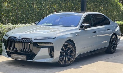BMW i7